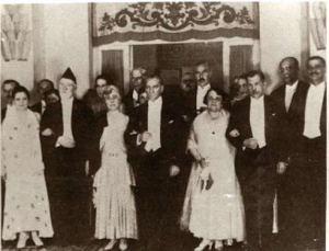 1930 yılında yapılan Cumhuriyet Balosu'ndan bir fotoğraf