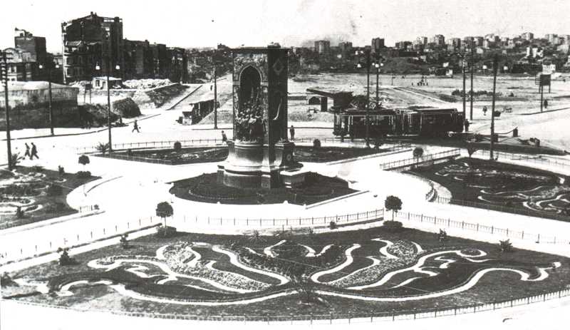 Taksim Cumhuriyet Anıtı, 1930’lu yıllar