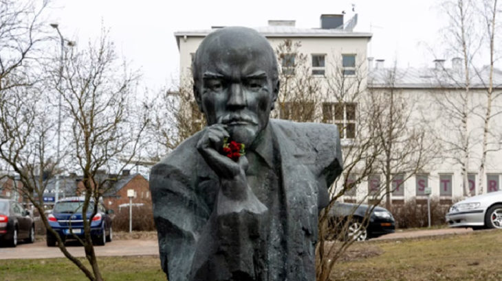 Finlandiya'da, halka açık alandaki son Lenin heykeli kaldırıldı