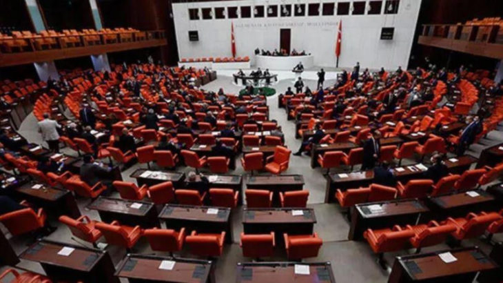 CHP 'başörtüsü' teklifini Meclis'e sundu