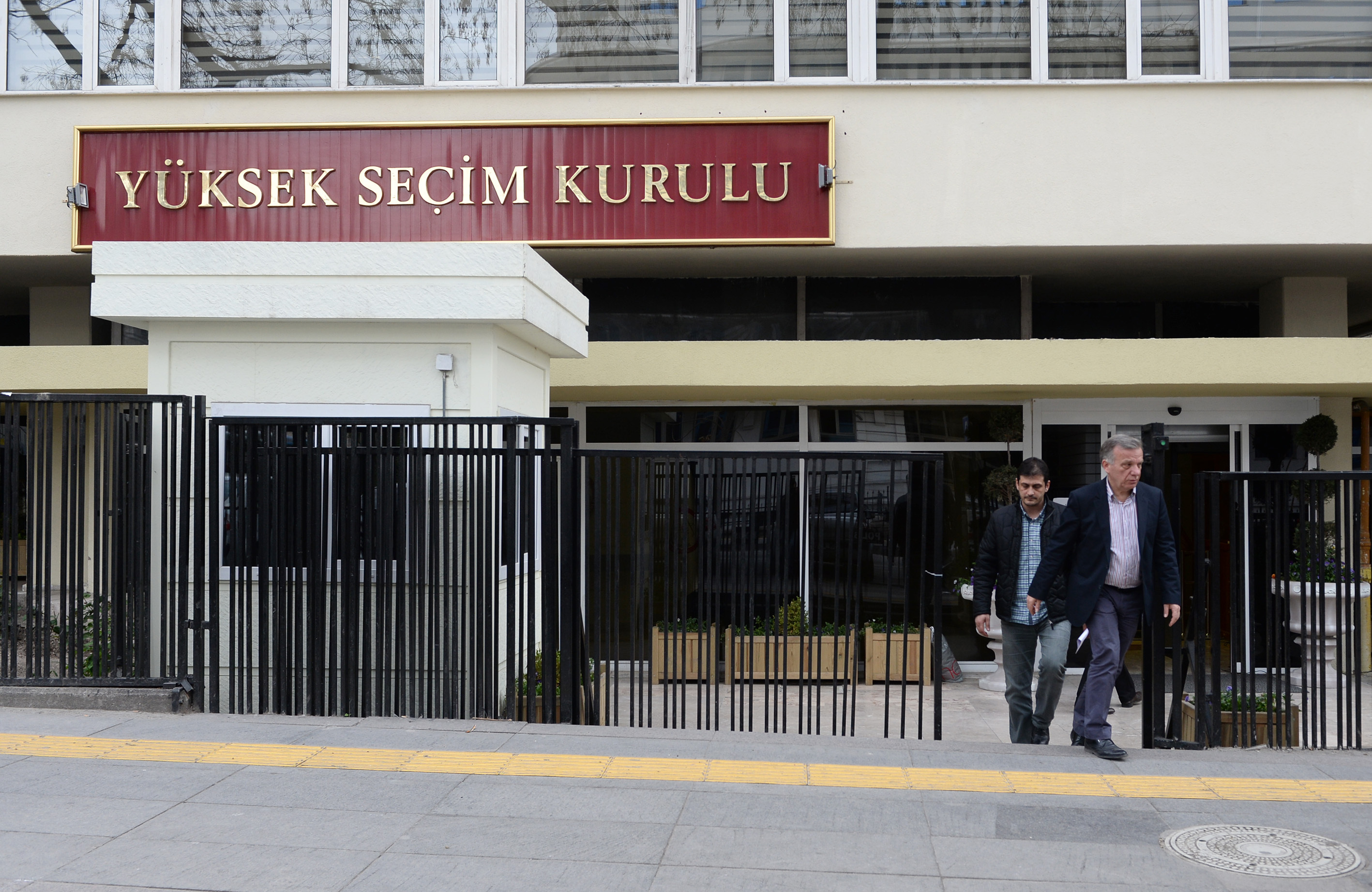 YSK, AKP’nin sandık hesaplarını bozdu