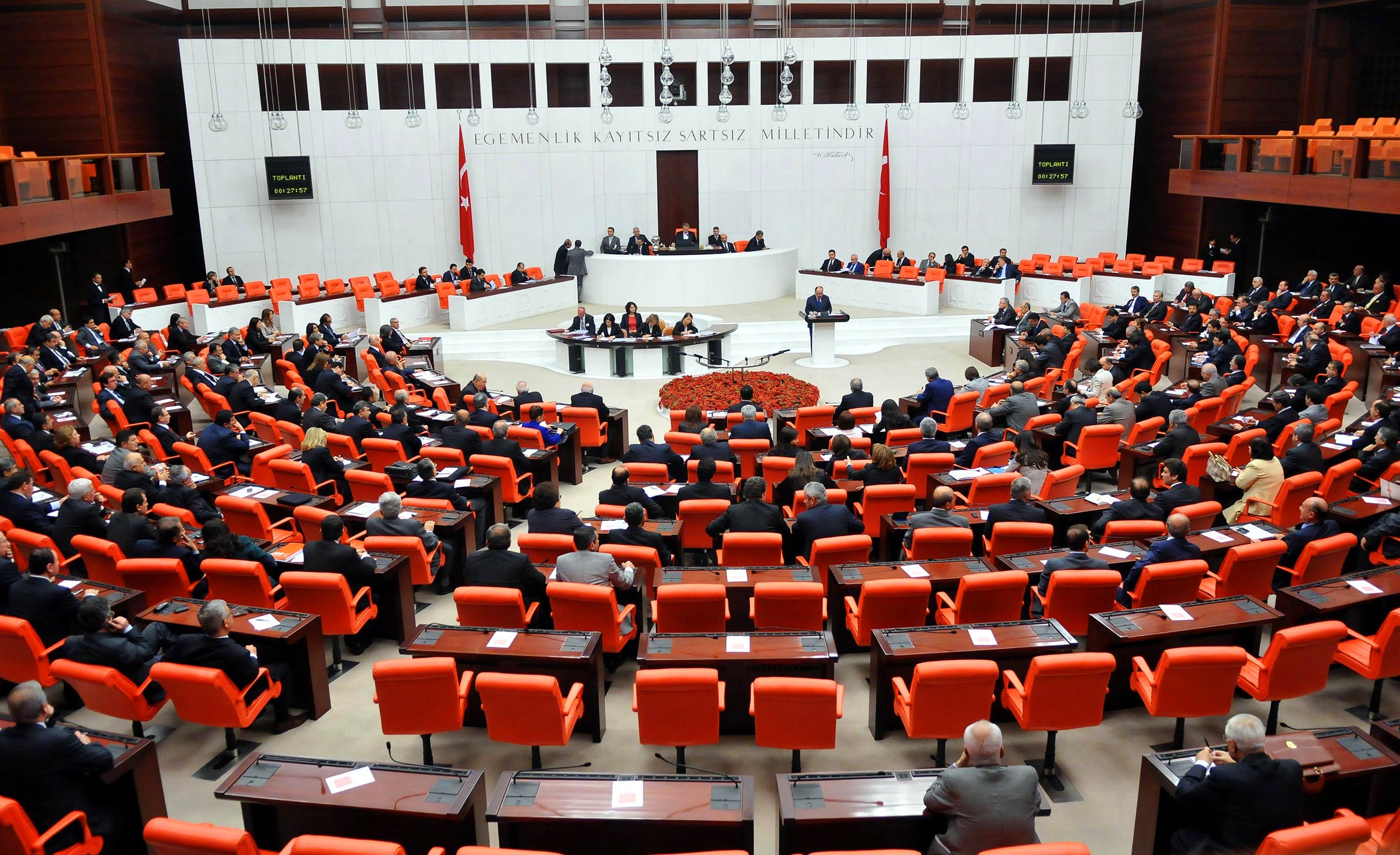 AKP gözünü kamu emekçisine dikti: İş güvencesi ortadan kalkıyor
