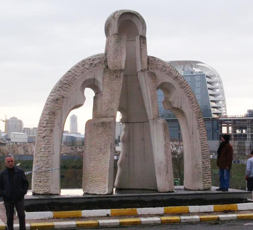 Mehmet Aksoy'un 'Toprak Ana' heykeli de kaldırıldı
