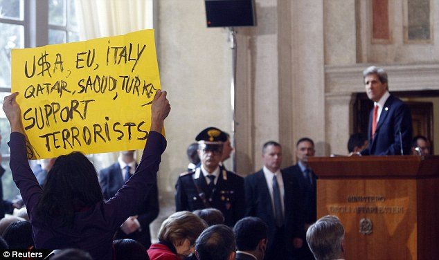 Kerry’ye Roma’da IŞİD protestosu