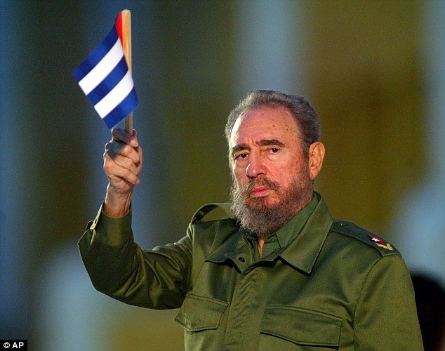 Fidel Castro: Kimse Küba'nın teslim olacağı hayaline kapılmasın