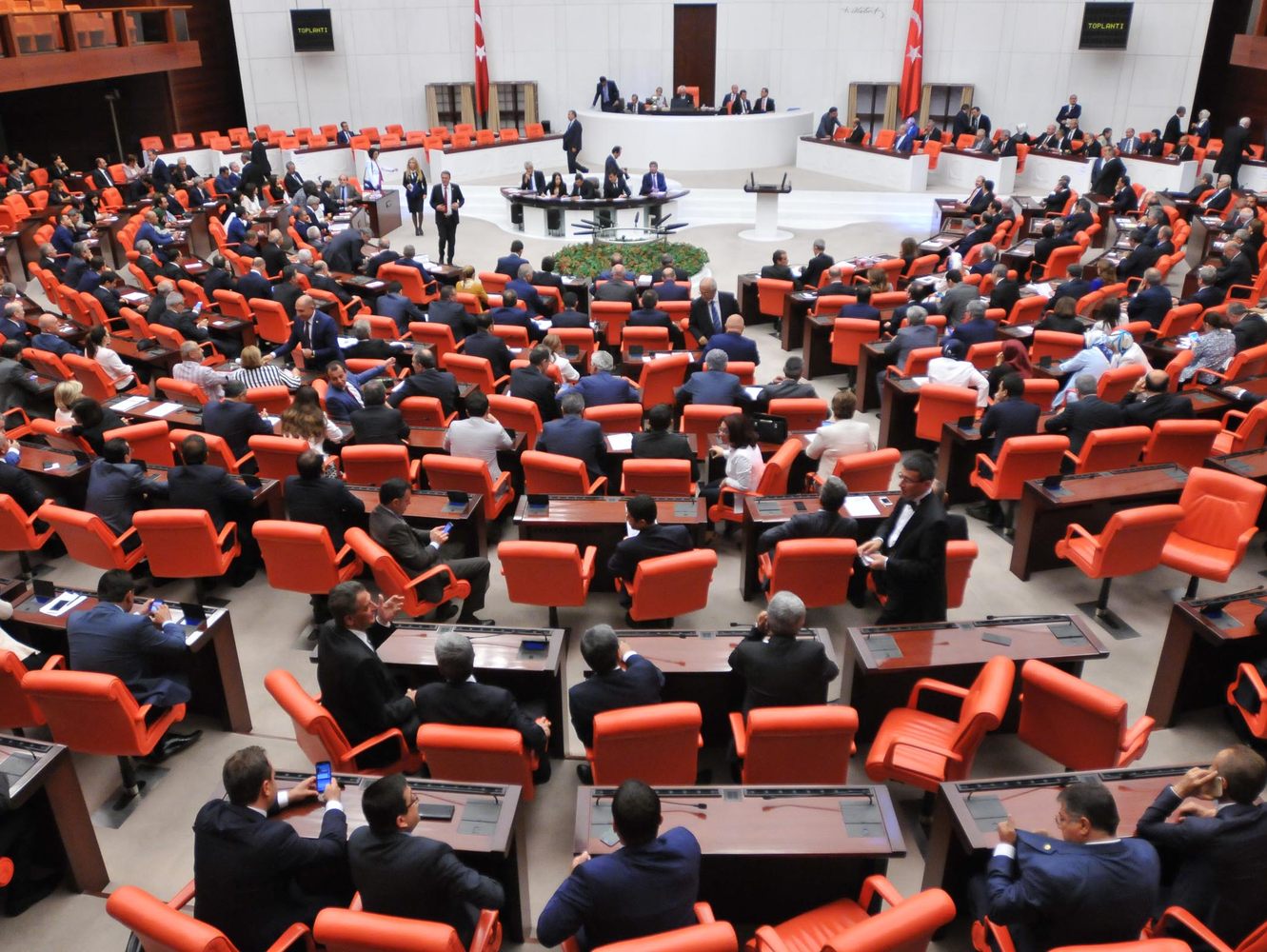 Meclis mesaisine dini ayin ayarında AKP-HDP ittifakı