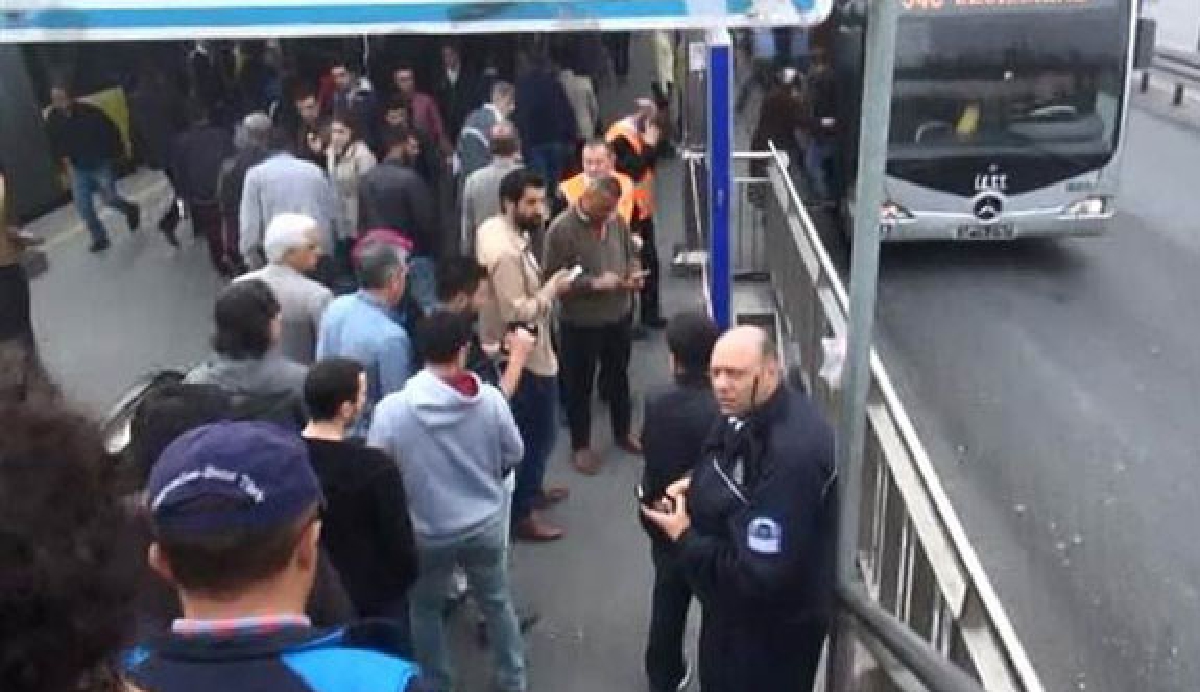 Avcılar metrobüs durağı kapatıldı