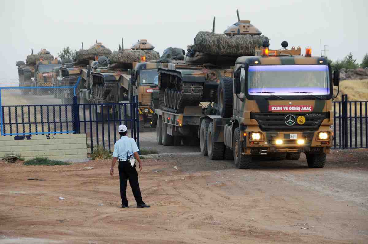 “Türkiye, Suriye sınırına askeri yığınak yapıyor” iddiası