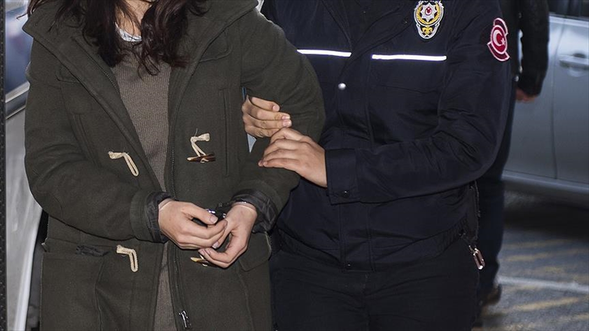 Akademisyen Erdoğan'a hakaretten gözaltına alındı