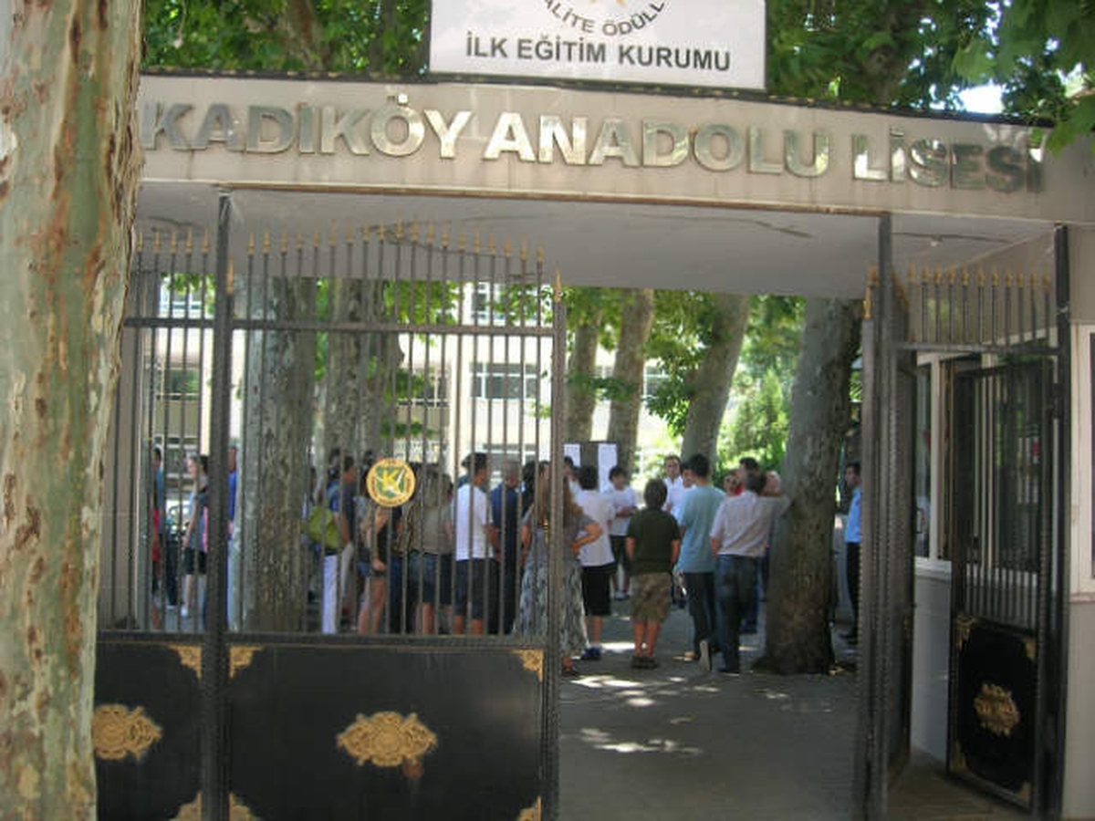 Bir bildiri de Kadıköy Anadolu Lisesi öğrencilerinden