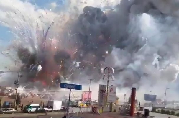 VİDEO | Meksika'da havai fişek pazarında patlama