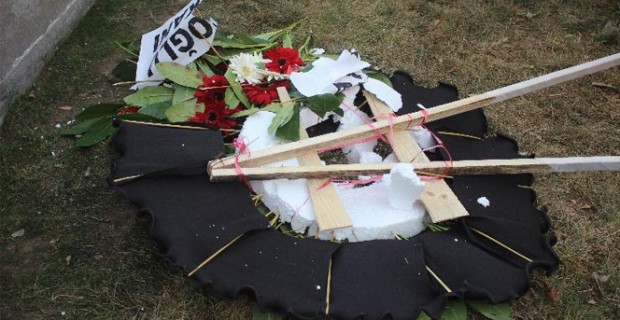 Cenaze töreninde CHP çelengine saldırı