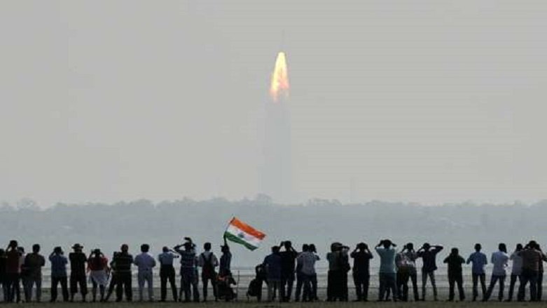 Hindistan uzaya tek seferde 104 uydu göndererek rekor kırdı
