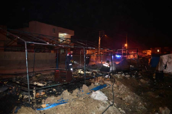 Adana'da Suriyelilere saldırı: Ateş edildi, çadırları yakıldı