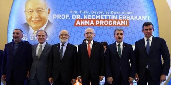Kemal Kılıçdaroğlu, Erbakan anmasında Temel Karamollaoğlu'nun huzurunda