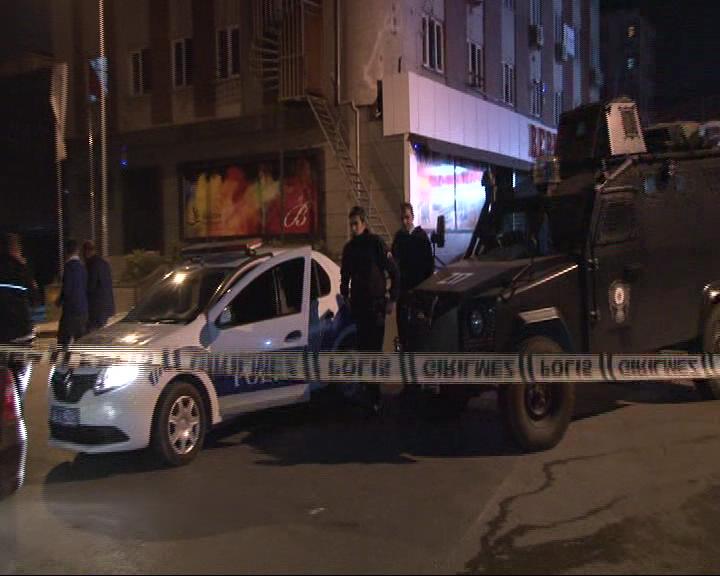 İstanbul'da polis aracı tarandı