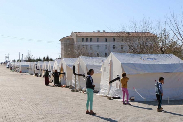 Adıyaman'da deprem sonrası eğitim çadırlarda devam edecek