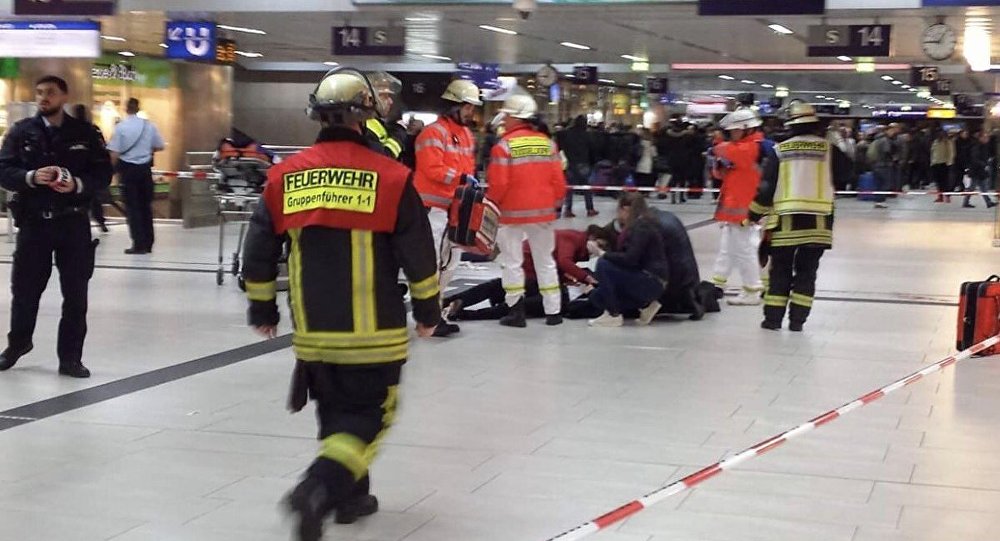 Almanya'da tren istasyonunda baltalı saldırı: Çok sayıda yaralı var