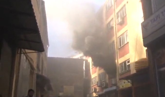 Karaköy'de işyerinde yangın