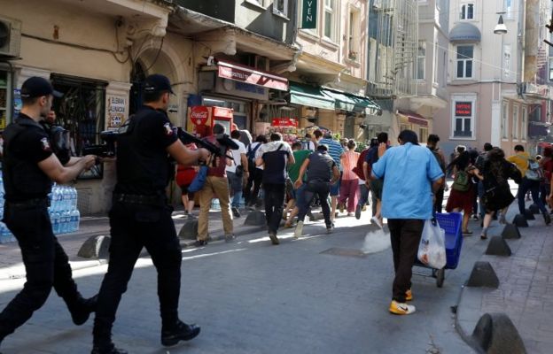 Onur Yürüyüşü'ne İstiklal'de polis saldırısı! Gözaltı sayısı belli oldu...