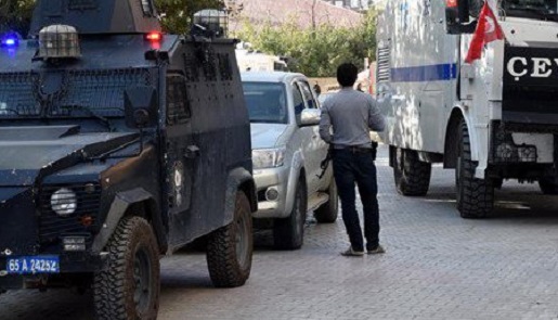 Polis aracına EYP'li saldırı