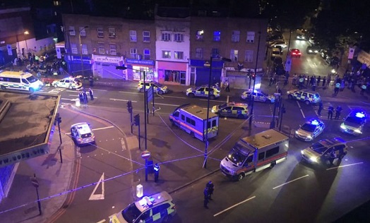 Londra'da kamyonet kalabalığın arasına daldı: Ölü ve yaralılar var