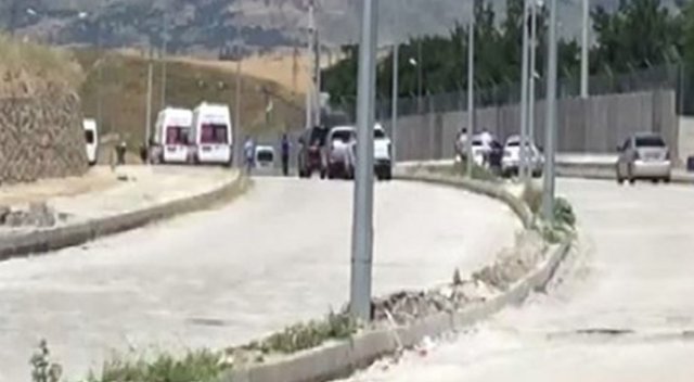 Jandarma karakoluna saldırı: Yaralılar var