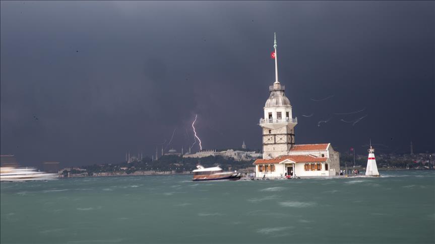 Yağış İstanbul'u terk etti