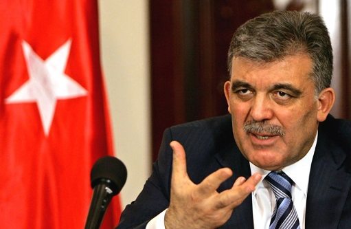AKP kongresinde Abdullah Gül'e pankartlı mesaj