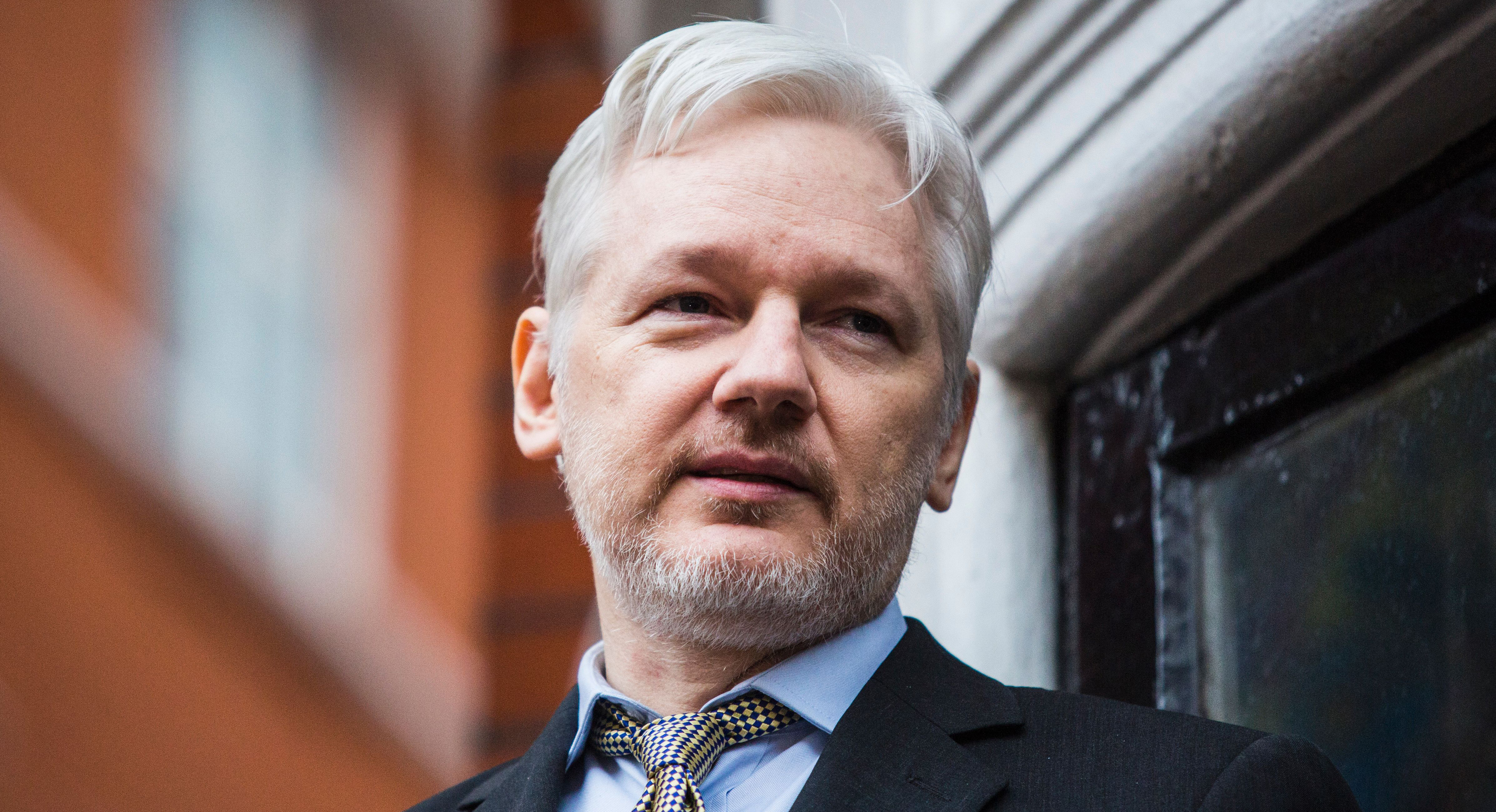 Julian Assange Ekvador vatandaşı oldu