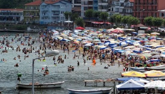 Başkan AKP'ye geçti, halk plajını ücretli yaptı