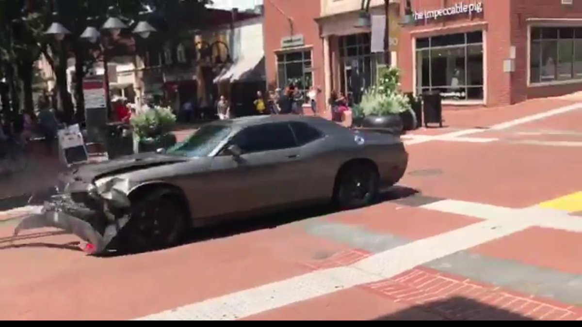 VİDEO | #Charlottesville'de anti-faşist yürüyüş kortejinin arasına araç daldı