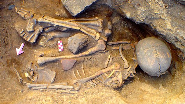 İnönü'de 7 bin 500 yıllık mezar bulundu