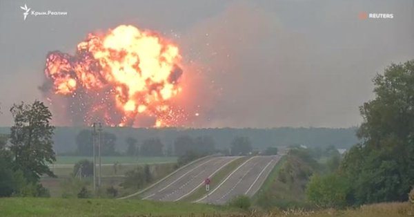 Ukrayna'da cephanede patlama: Onbinler tahliye ediliyor