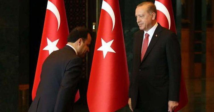 AYM Başkanı'ndan Erdoğan önünde eğildiği fotoğrafa açıklama