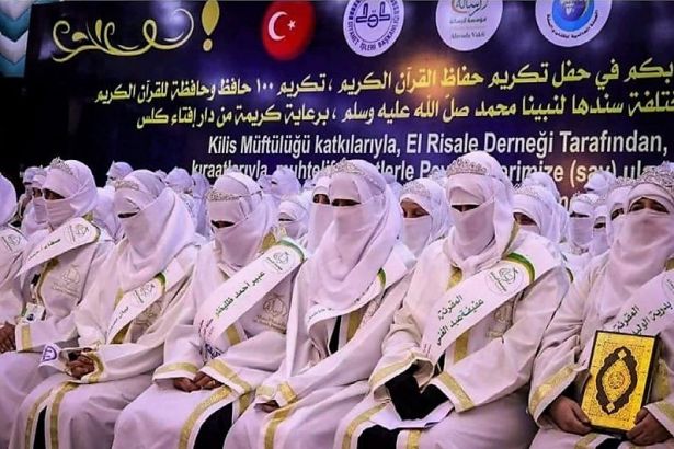 Burası Türkiye: Yeni hafızlar için 'icazet ve taç takma' töreni
