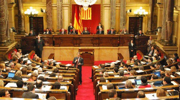 Katalonya parlamentosu mahkeme kararını dinlemeyecek