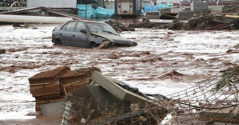 Komşu'da sel felaketi: Çok sayıda kişi hayatını kaybetti