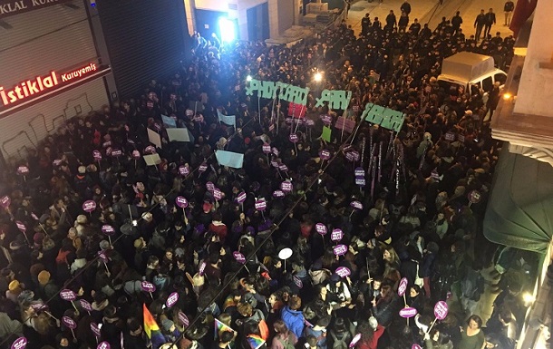 Taksim'de 25 Kasım yürüyüşü