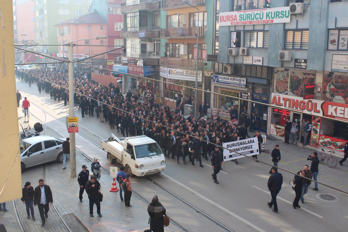 Bursa'da avukatlar savunma güvenliği için yürüdü