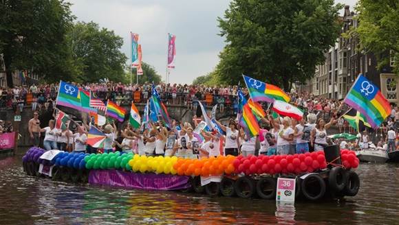 Amsterdam Belediyesi'nin eşcinselleri fişlediği ortaya çıktı