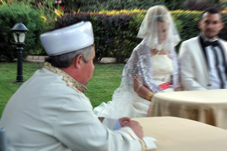 Müftülere nikah kıyma yetkisi Resmi Gazete'de yayınlandı