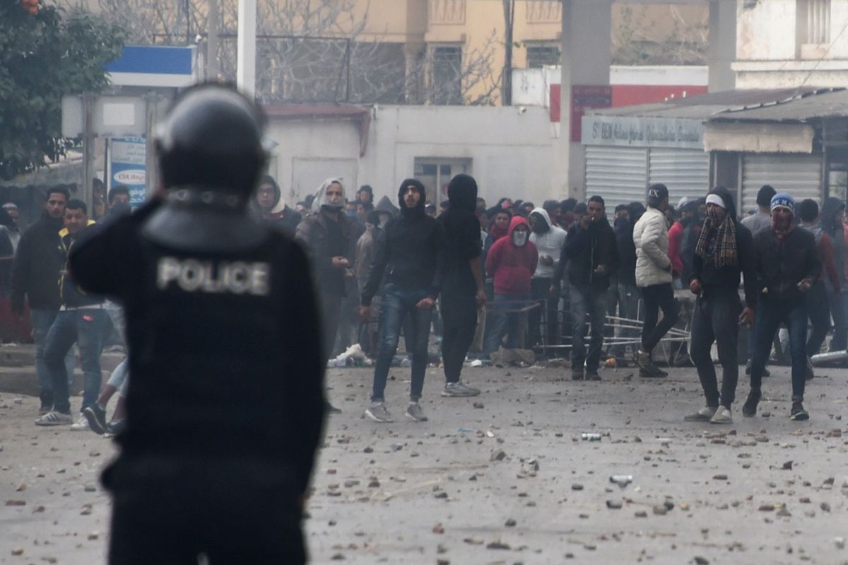 Tunus'ta kemer sıkma politikalarına karşı halk sokakta: 1 kişi hayatını kaybetti