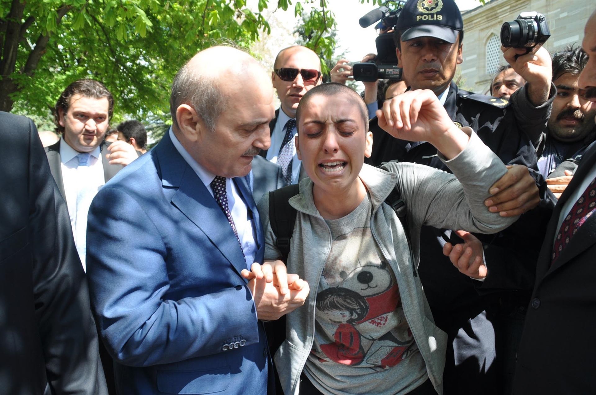 Erdoğan Bayraktar'ın cebine koyduğu parayı geri çevirmişti: Kanser hastası Dilek Özçelik hayatını kaybetti