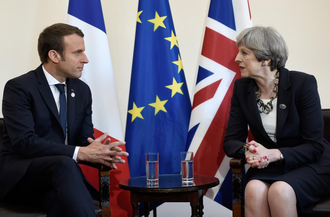 Theresa May ve Emmanuel Macron arasında görüşme