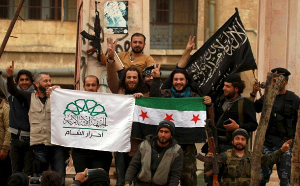 Suriyeli milisler Afrin’e girerken AKP destekli cihatçılar birbirine girdi