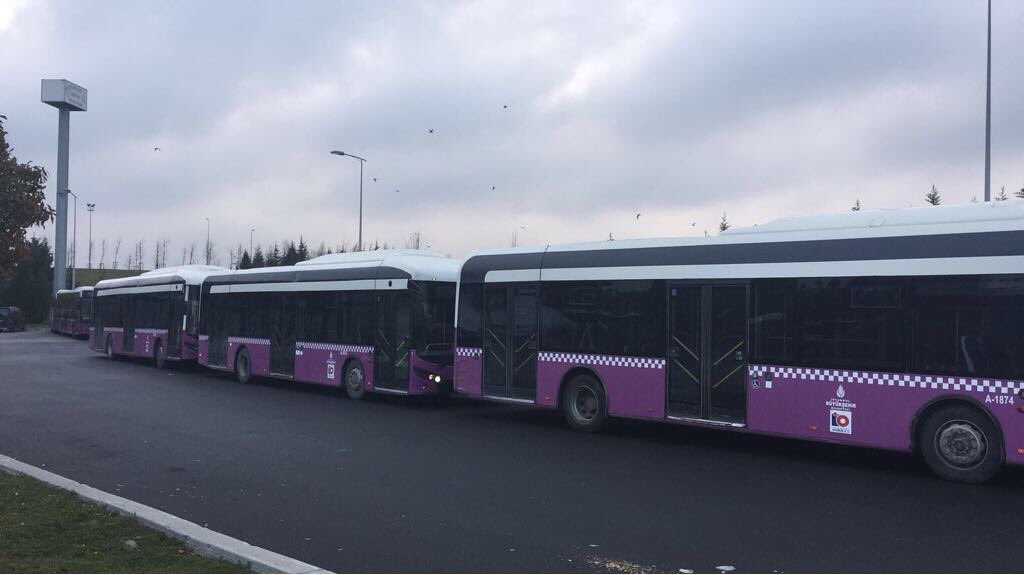 İstanbul'da otobüsler kontak kapatma eylemine başladı
