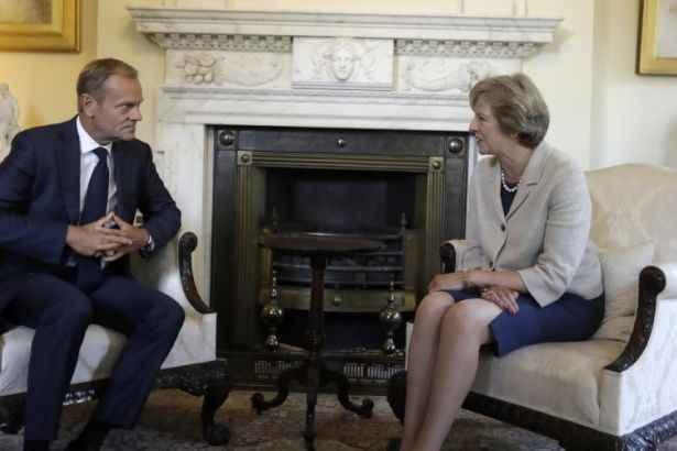 AB Başkanı Tusk, İngiltere Başbakanı May ile görüştü