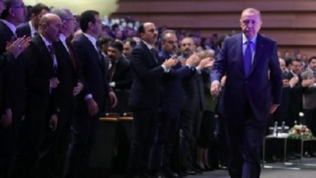 CHP'li belediye başkanları 'Akıllı Şehirler Kongresi'ni terk etti
