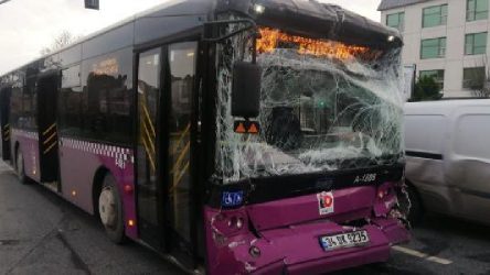 İETT otobüsleri çarpıştı: 7 yaralı